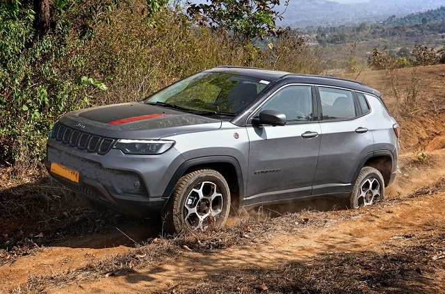 2023 Jeep Compass Trailhawk side look