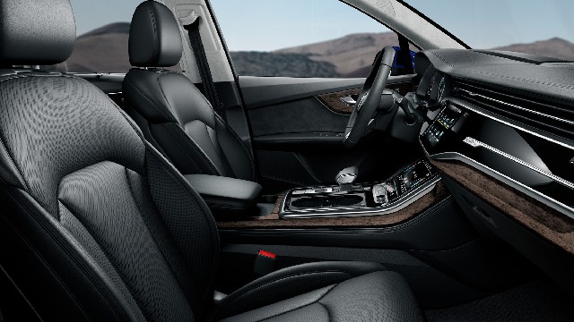 2024 Audi Q7 interior