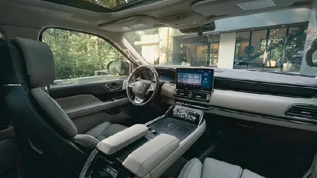2024 Lincoln Navigator interior